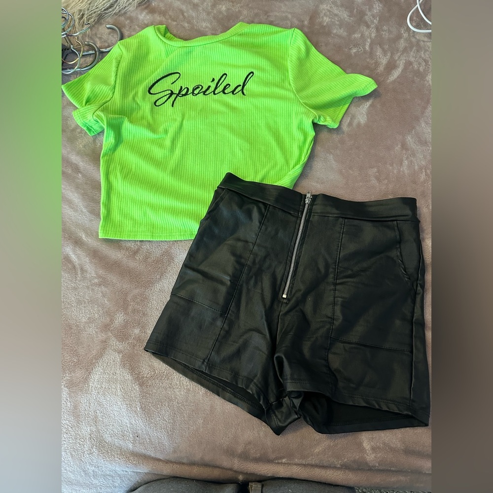 Spoiled shirt w/leather short S/M